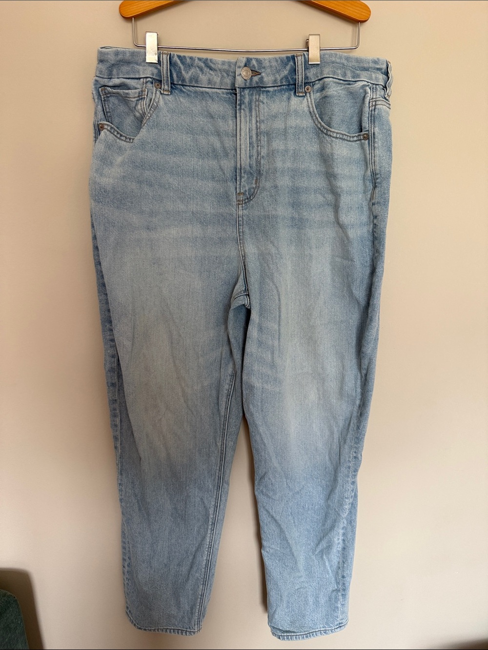 American Eagle Outfitters Light Blue Denim Strigid Jeans